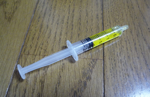 注射器、針は付いてないよ